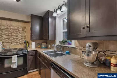 515 Norway St, Silverton, OR 97381 - Photo 16