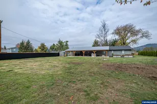 795 Holly Ln, Lebanon, OR 97355 - Photo 2