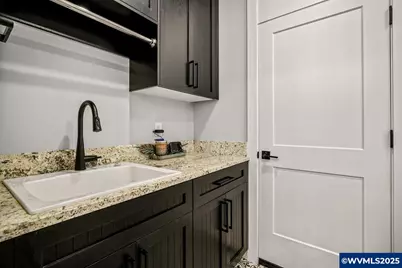 411 NW Crater Lake Dr, Dallas, OR 97338 - Photo 6