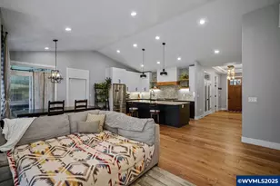 411 NW Crater Lk Dr, Dallas, OR 97338 - Photo 20