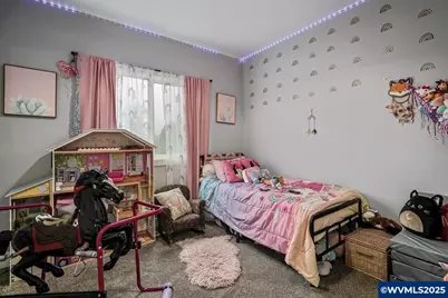 411 NW Crater Lake Dr, Dallas, OR 97338 - Photo 10