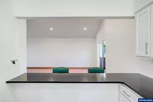 2858 Oakcrest Dr NW, Salem, OR 97304 - Photo 12