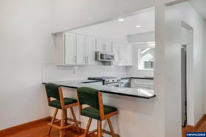 2858 Oakcrest Dr NW, Salem, OR 97304 - Photo 8