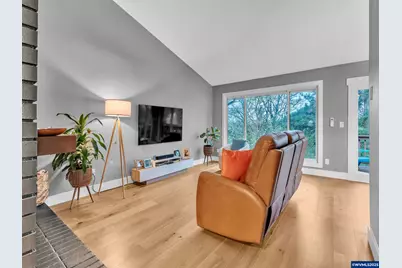 2451 Crestview Dr S, Salem, OR 97302 - Photo 12