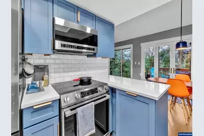 2451 Crestview Dr S, Salem, OR 97302 - Photo 22