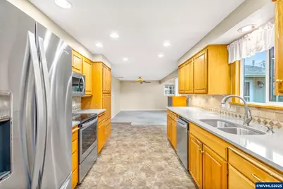 5435 Val View Dr SE, Turner, OR 97392 - Photo 8