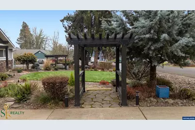 2555 NW Squire Pl, Albany, OR 97321 - Photo 10