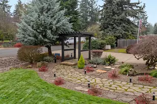 2555 NW Squire Pl, Albany, OR 97321 - Photo 8