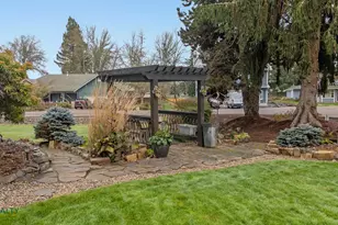 2555 NW Squire Pl, Albany, OR 97321 - Photo 10