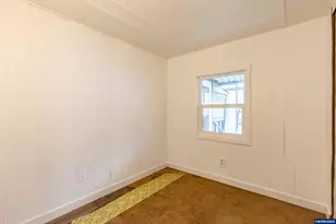 1010 Geary #1 St SE, Albany, OR 97322 - Photo 16