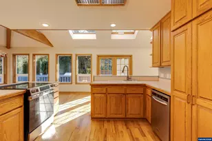 1060 NE 7th Dr, Newport, OR 97365 - Photo 16