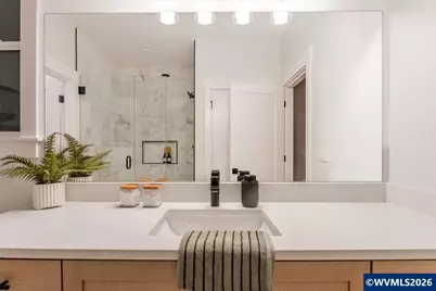 407 S 1st St, Silverton, OR 97381 - Photo 8