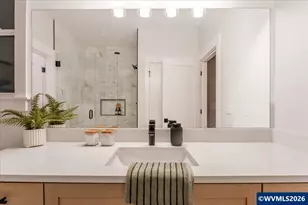 407 S 1st St, Silverton, OR 97381 - Photo 8