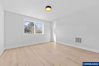 407 S 1st St, Silverton, OR 97381 - Photo 12