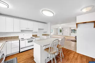 9620 Wells Landing Rd, Independence, OR 97351 - Photo 10