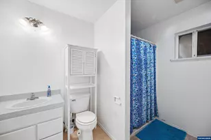 9620 Wells Landing Rd, Independence, OR 97351 - Photo 14