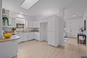 240 Norway St, Silverton, OR 97381 - Photo 6