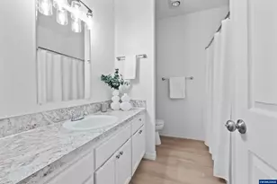 240 Norway St, Silverton, OR 97381 - Photo 18