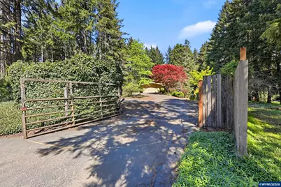 969 NW Camellia Dr, Corvallis, OR 97330 - Photo 2