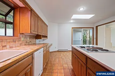 2369 Emerald Dr NW, Salem, OR 97304 - Photo 8