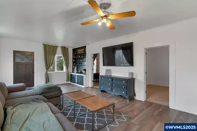 205 N 3rd St, Jefferson, OR 97352 - Photo 8
