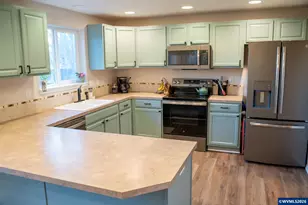 321 NE Carmen Pl, Corvallis, OR 97330 - Photo 14