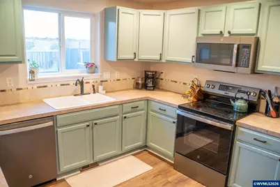 321 NE Carmen Pl, Corvallis, OR 97330 - Photo 16