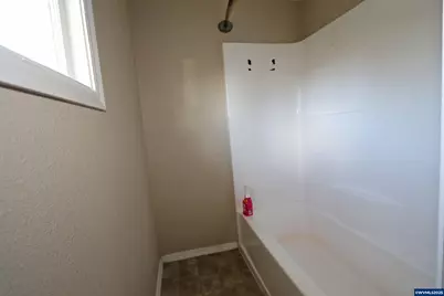 585 Hickory St NE, Salem, OR 97301 - Photo 10