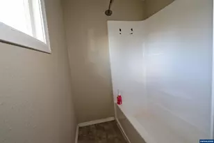 585 Hickory St NE, Salem, OR 97301 - Photo 10