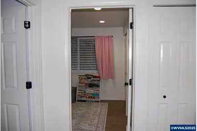 2240 Maplewood Dr S Dr, Salem, OR 97306 - Photo 18