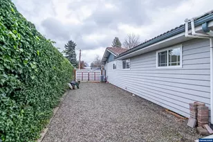 4433 41st Ave NE, Salem, OR 97305 - Photo 16