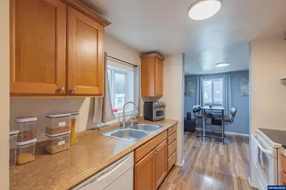 1196 S 7th St, Lebanon, OR 97355 - Photo 4