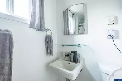 1196 S 7th St, Lebanon, OR 97355 - Photo 16