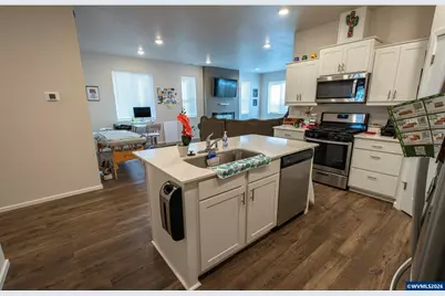 447 Greencrest St NE, Salem, OR 97301 - Photo 12