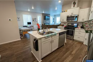 447 Greencrest St NE, Salem, OR 97301 - Photo 12