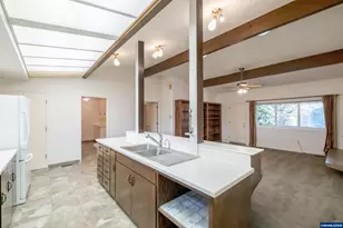 1555 NW 13th St, Corvallis, OR 97330 - Photo 14