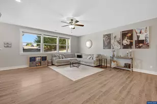 1194 SW Maple St, Dallas, OR 97338 - Photo 6