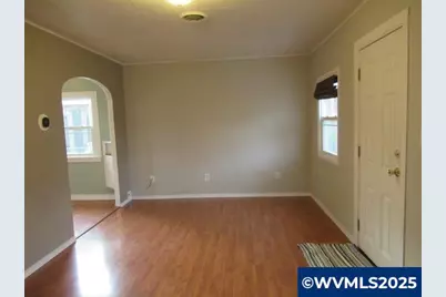 370 W B St, Lebanon, OR 97355 - Photo 12