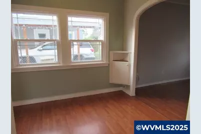 370 W B St, Lebanon, OR 97355 - Photo 8