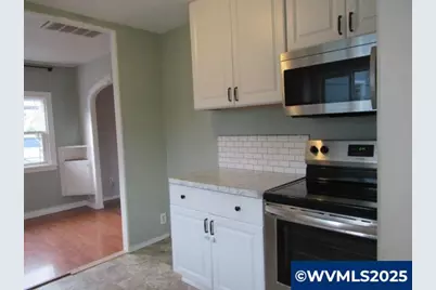 370 W B St, Lebanon, OR 97355 - Photo 4