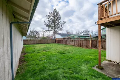 905 Ash St, Brownsville, OR 97327 - Photo 44