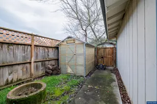 905 Ash St, Brownsville, OR 97327 - Photo 36