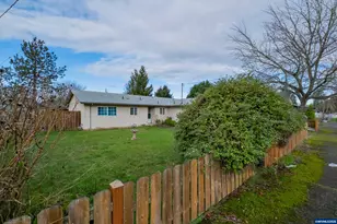 905 Ash St, Brownsville, OR 97327 - Photo 2