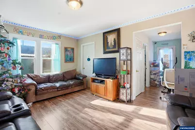 789 Hall St, Woodburn, OR 97071 - Photo 2