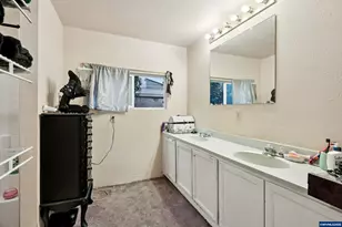 3680 Blossom Dr NE, Salem, OR 97305 - Photo 18