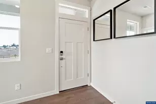 5218 SE 77th Ave, Hillsboro, OR 97123 - Photo 2