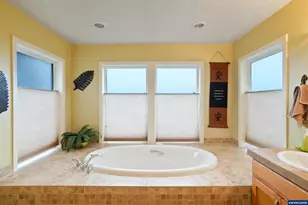 1654 Pelican Dr NW, Salem, OR 97304 - Photo 36