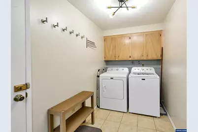 1944 Santiam Dr, Woodburn, OR 97071 - Photo 22