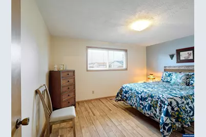 1944 Santiam Dr, Woodburn, OR 97071 - Photo 18