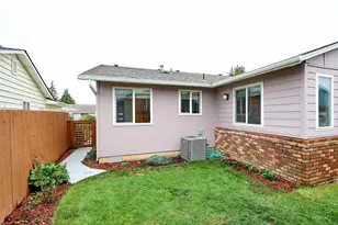 1944 Santiam Dr, Woodburn, OR 97071 - Photo 32